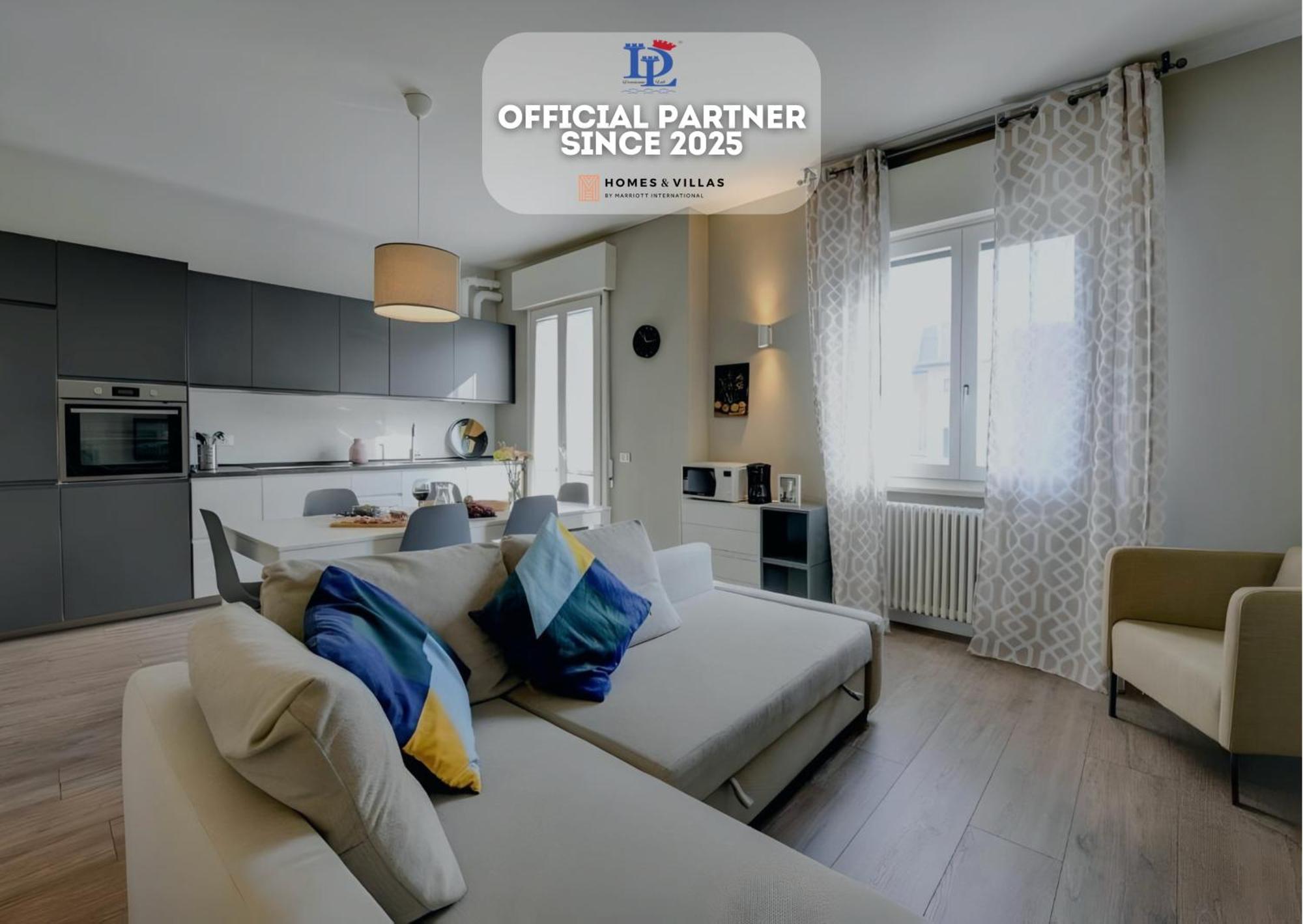 Desenzanoloft Official Partner Marriott Homes & Villas - Bacco Family Apartment Desenzano del Garda Buitenkant foto